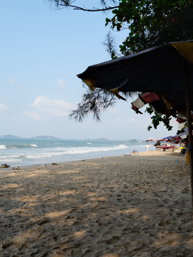 ชมวิวพระอาทิตย์ตก หาดแหลมแม่พิมพ์ หาดสวย กิจกรรมเพียบ! 🌊