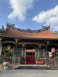 台湾　様々な神が祀られる寺、龍山寺🐉