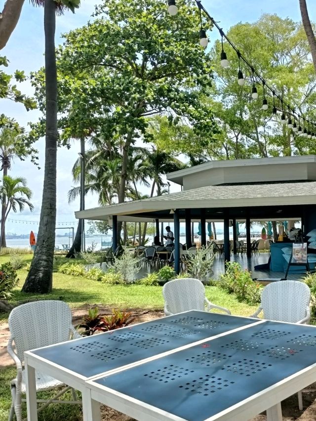 รีสอร์ทสระว่ายน้ำสวยติดชายหาด