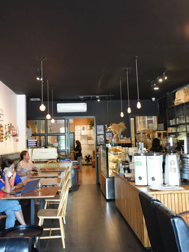 🥤 คาเฟ่ที่น่ารักและมีสไตล์ Sprucy Cafe