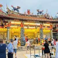 Largest Dancing Fountain in Malaysia! ⛲️ Gigantic Chinese Temple