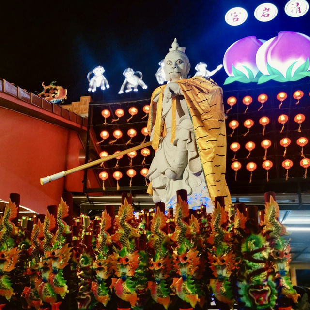"Chinese New Year Festivities at Kek Lok Si Temple: Dragon Dances, Parades, and Fireworks"
