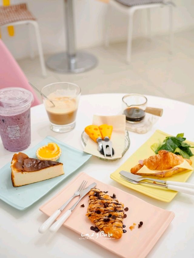 คาเฟ่เปิดใหม่ย่านท่าพระ LALUNA CAFE