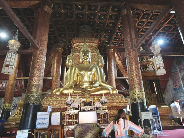 “กระซิบรัก” จิตรกรรมฝาผนังชื่อดังในวัดภูมินทร์