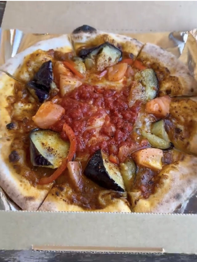 【福岡カフェ】石窯で焼くピザと可愛いスイーツが人気のカフェ🍕