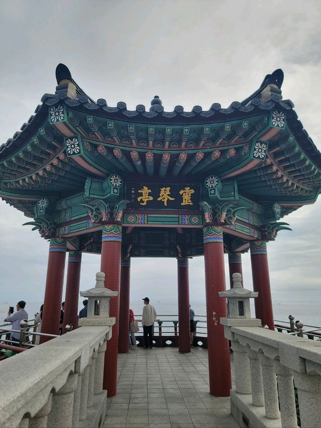 바다위 바다위 두개의 정자가 있는 영금정🩵