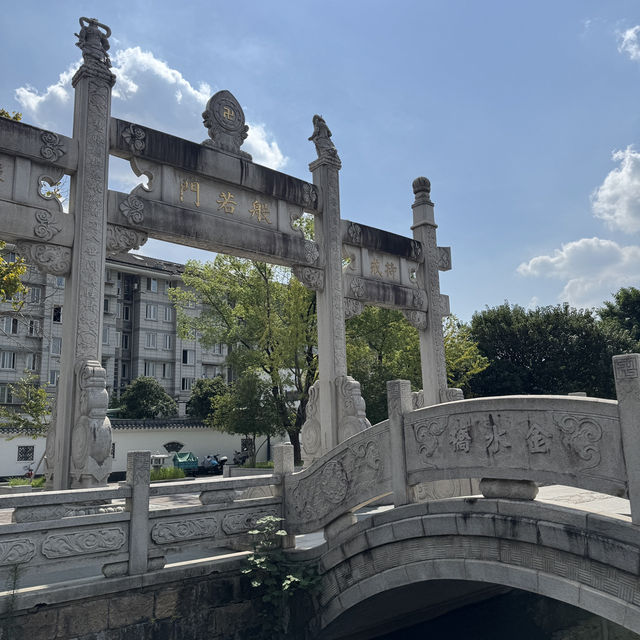 A BEAUTIFUL PLACE IN THE HEART OF HANGZHOU