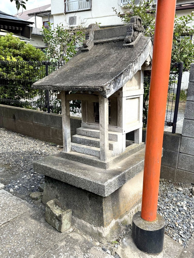 【東京都】柑橘の木が聳える神社