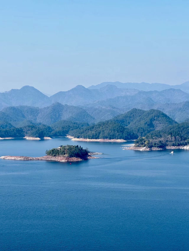 A Serene Escape: Exploring the Beauty of Qiandao Lake