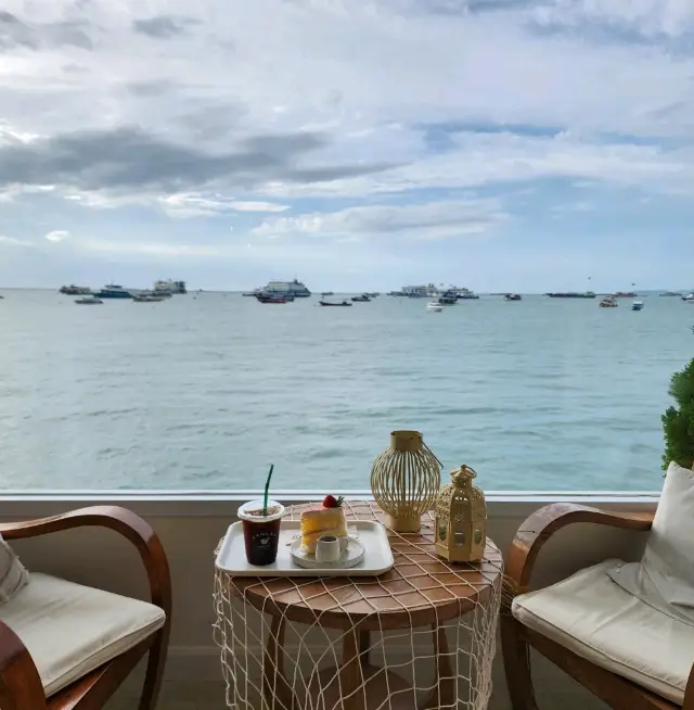 คาเฟ่ที่มองเห็นทะเลในพัทยา