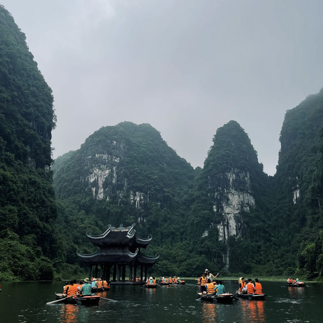 Ninh Binh in a Day: Hoa Lu and Trang An’s Stunning Display