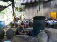 หมู่บ้านซ่างไห วิถีการต้มเหล้าทอผ้าเมืองลาว