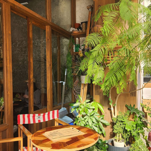 Nice cafe