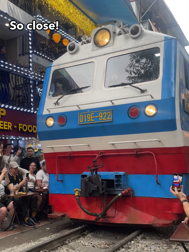☕️ Hanoi Train Street Guide & Tips! 🚊