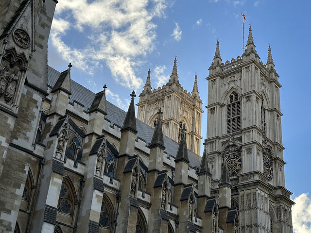 Westminster Abbey: A Journey Through British History and Majesty