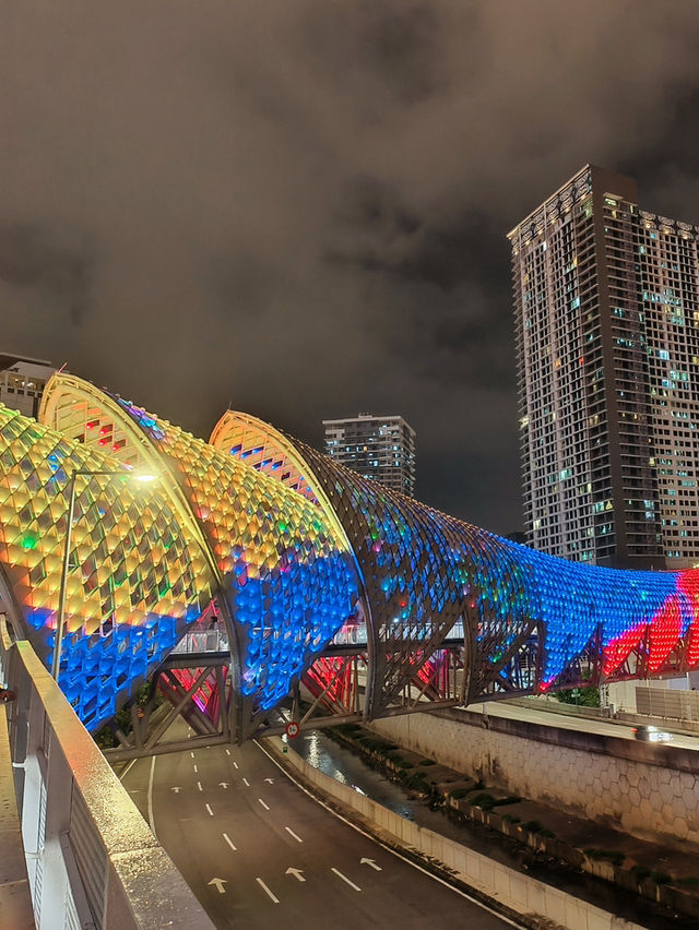 KLCC Twin Towers to Saloma Bridge: A Stunning City Walk 🌆