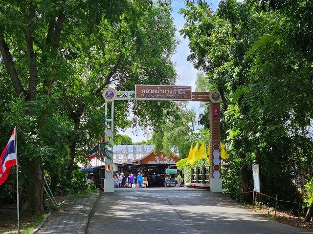เดินเล่นชิวๆที่ตลาดบางน้ำผึ้ง