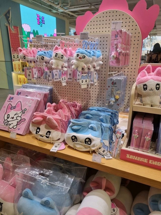 구경거리가 많은 카카오프렌즈 홍대플래그십 스토어🟡