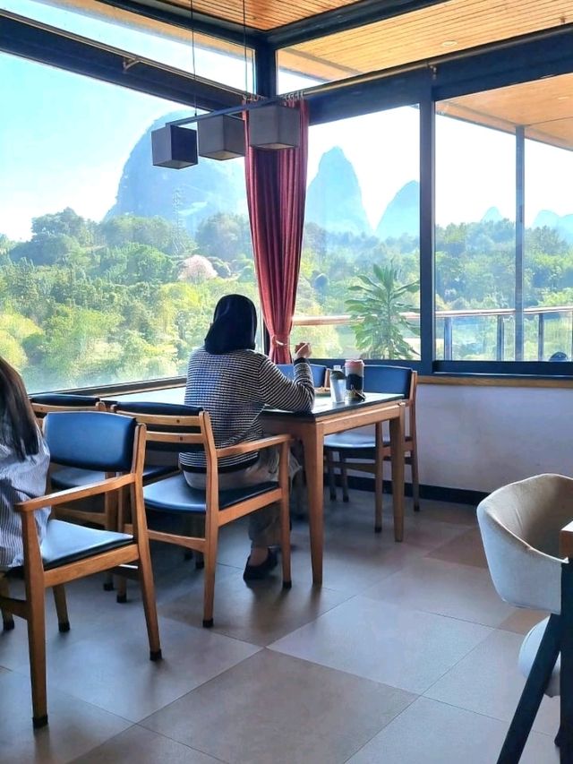 DINING WITH A VIEW, BAMBOO LEAF YANGSHUO SCENIC LOUNGE