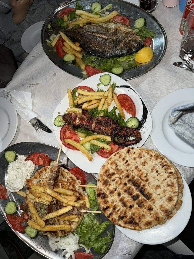 A Hidden Gem in Athens: Dinner at Aspro Alogo 🇬🇷🍽️