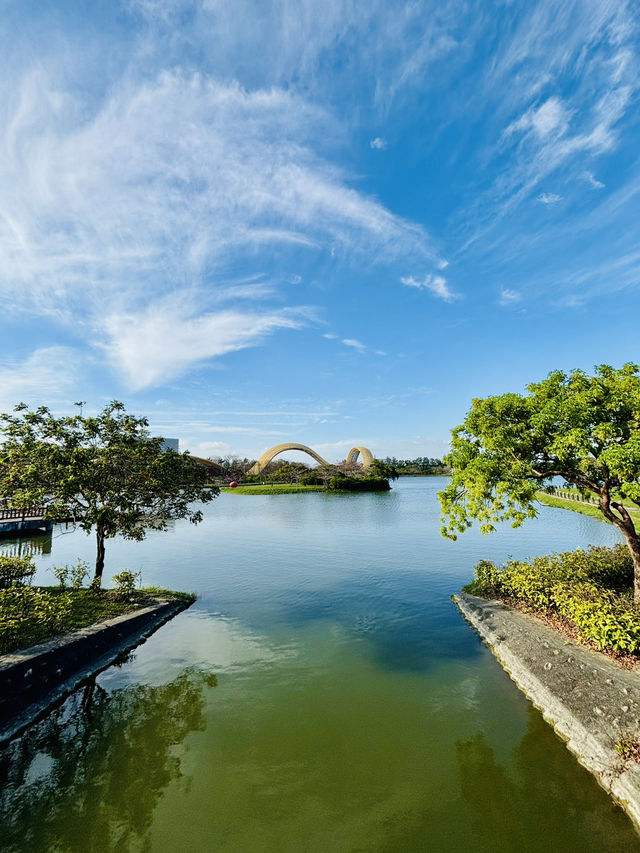 迎曦湖畔，享受休閒時光！☀️ 跑步運動，毛孩散步，完美的一天！🐶🏃‍♀️