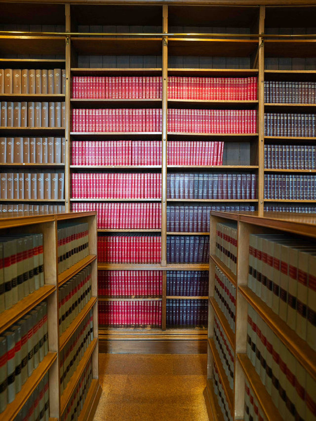 オスグッド・ホールの図書館：法律と歴史が息づく知の空間 📚🏛️