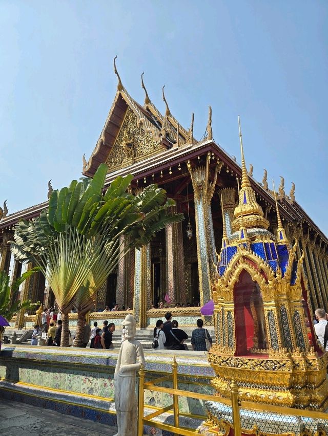 พาเยี่ยมชมพระบรมมหาราชวังและวัดพระศรีรัตนศาสดาราม