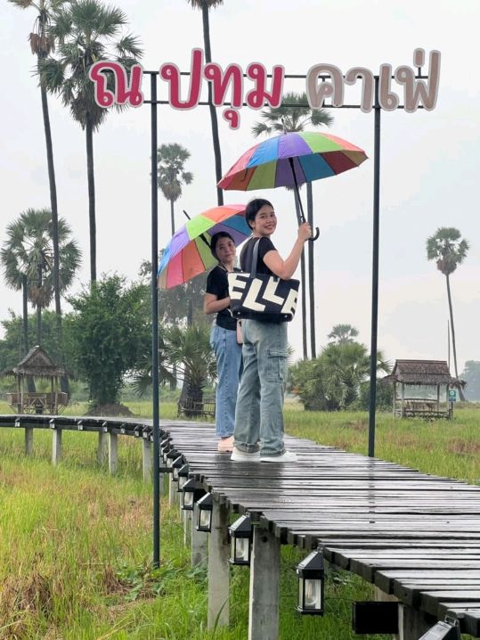 ณ ปทุม คาเฟ่  กับวันที่ฝนตกชุ่มฉ่ำ