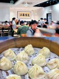 Jia jia Tang Bao, speciaty freshly make Xiaolongbao and I literally loved it! 