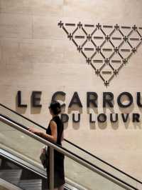 Musée du Louvre: A Parisian Dream! 🏛️🌟