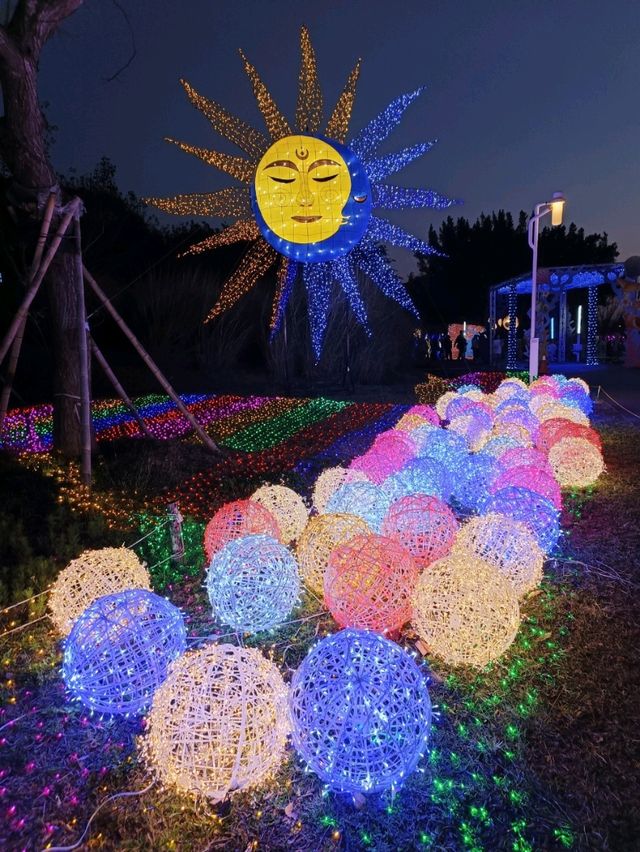 2025台中璀燦燈會，中央公園化身光影藝術殿堂。