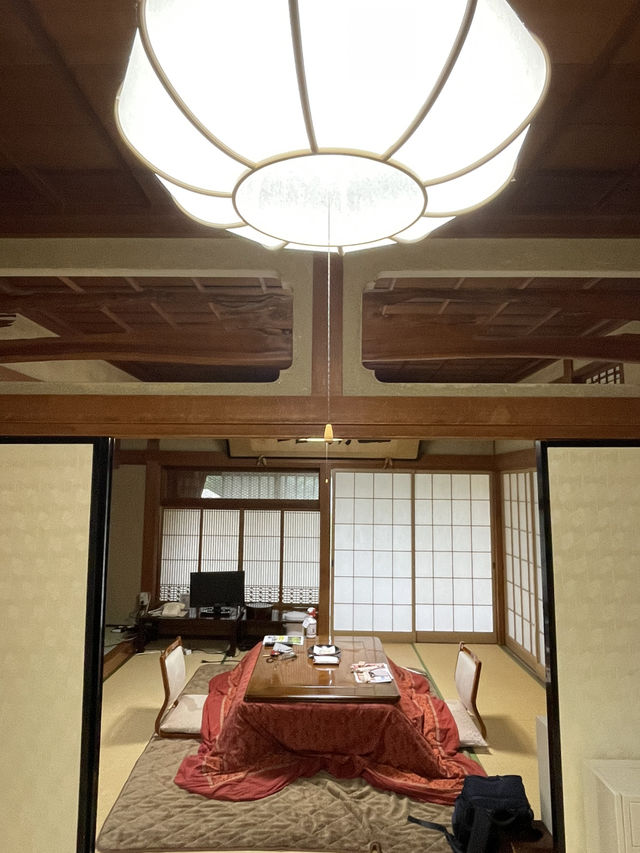 【群馬】創業500年 茅葺き屋根の重厚な玄関