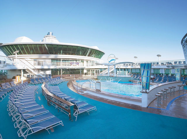 Serenade of the Seas 🎻: A Solo Traveller’s Symphony of Adventure & Relaxation!