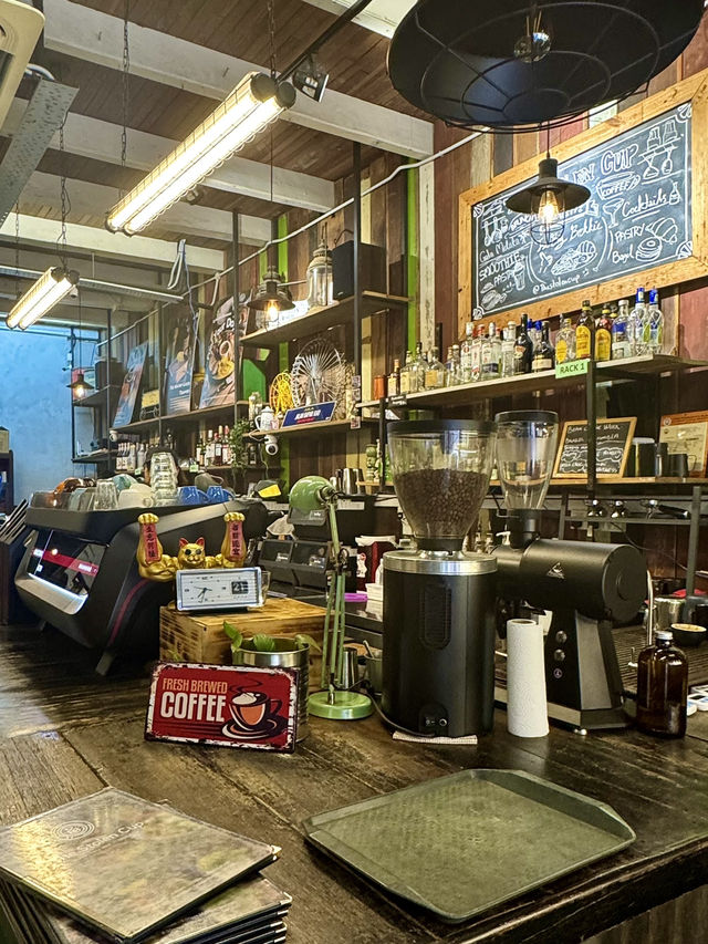 Stolen Cup — A Retro Café Gem on Jonker Street, Melaka