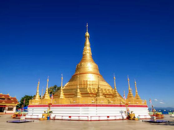 🌄 Tachileik Teatime: Where Myanmar Meets Thailand (And Your Tastebuds Explode)