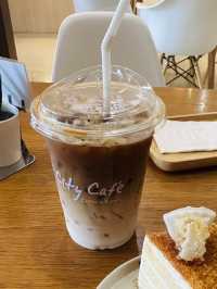 จิบกาแฟดี ขนมอร่อย บรรยากาศสบายๆ ที่ CITY CAFE’ พั