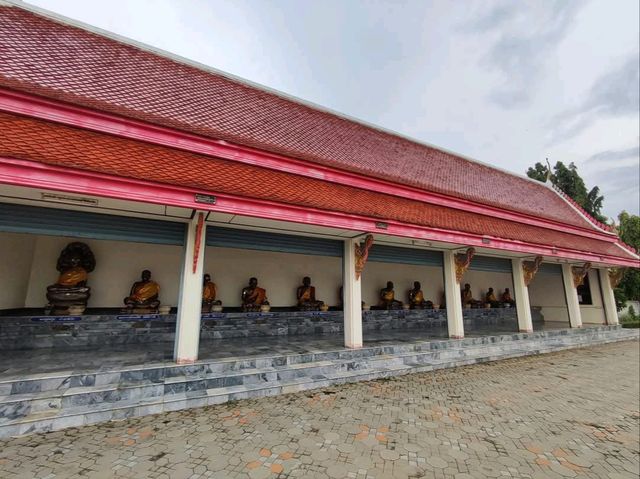 พามาสักการะศาลหลักเมือง จังหวัดสิงห์บุรี