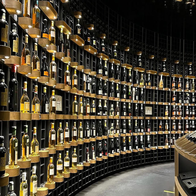 🍷 Cité du Vin Weekend Escape: Wine, Culture & River Views