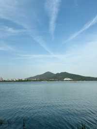 เดินเล่นยามเย็นที่ Xuanwu Lake