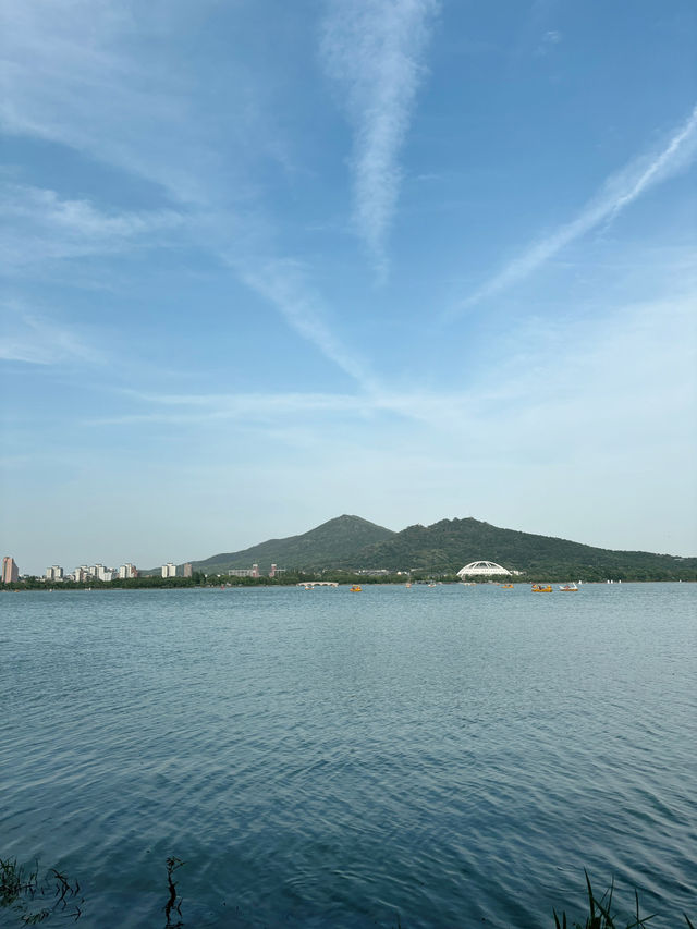 เดินเล่นยามเย็นที่ Xuanwu Lake
