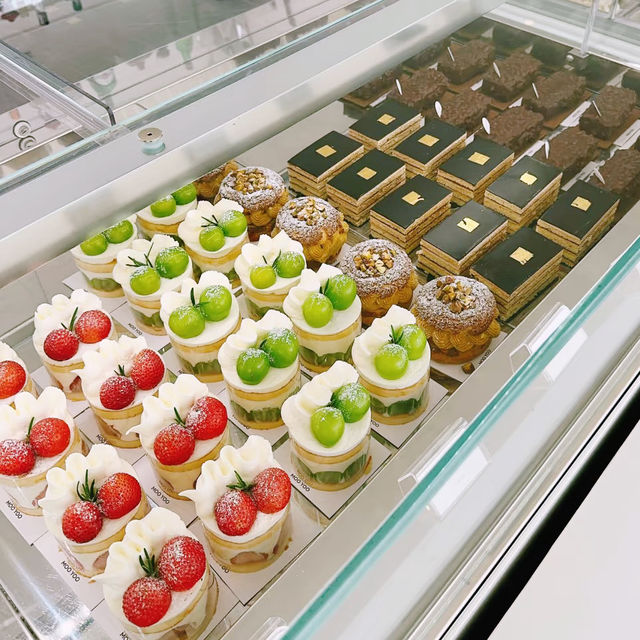 Moo Yoo Rose House คาเฟ่ริมทะเลสาบบางเลน