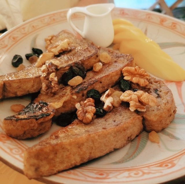 Morning Slowdown: A Breakfast Escape at The Hanoi Social Club