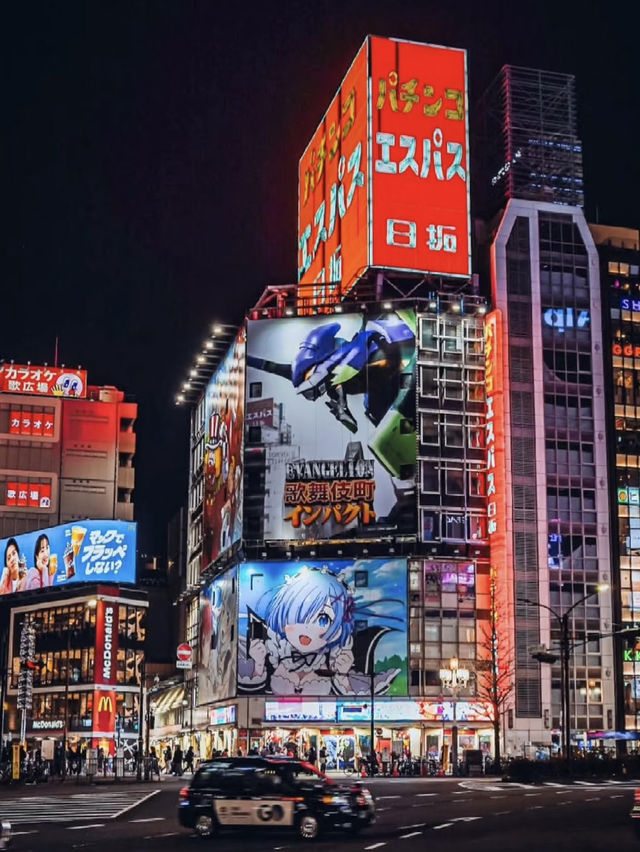 各種絢爛的霓虹燈招牌鋪天蓋地💕新宿歌舞伎町