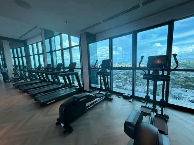 "Sheraton Kuching:Urban Elegance by the Waterfront" "Sheraton Kuching:Urban Elegance by the Waterfront"