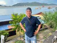 庞格岛（Pangkor Island）位于马来西亚霹雳州，是一个结合自然美景与宁静氛围的绝佳度假胜地。岛上拥有细腻洁白的沙滩，如尼帕海滩（Nipah Beach）和珊瑚湾（Coral Bay）