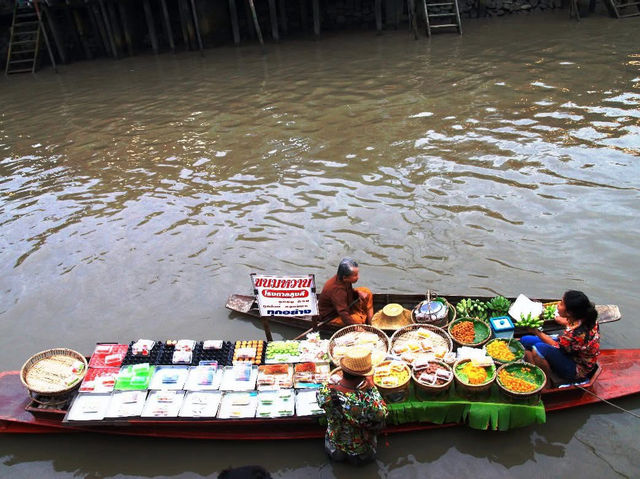 ตลาดน้ำอัมพวา