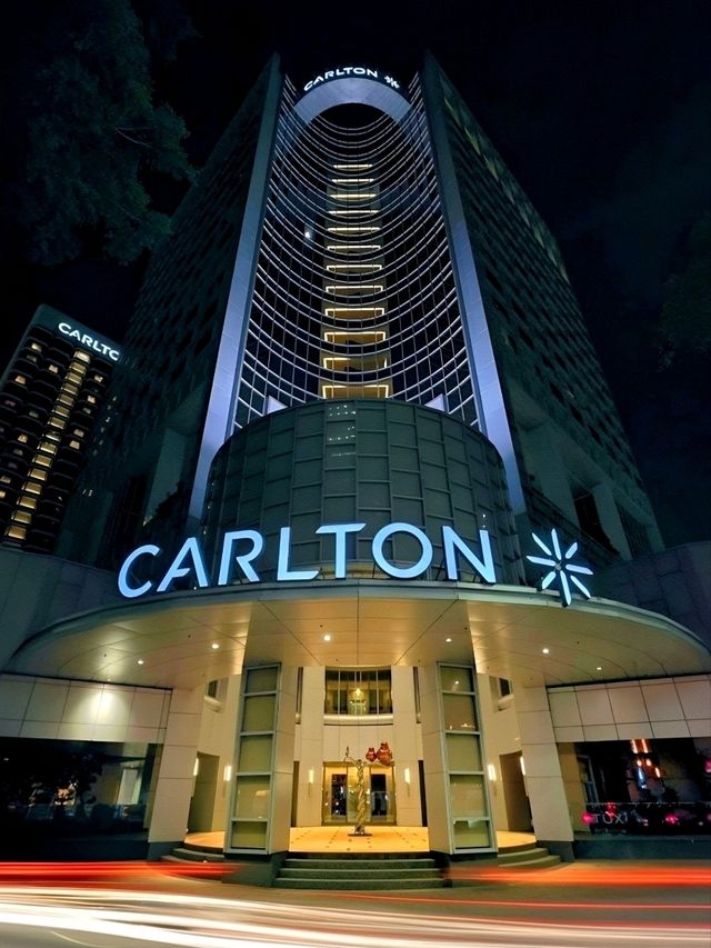 A Wonderful Vacation with Friends at Carlton Hotel Singapore - Stylish Comfort & Perfect Location. 