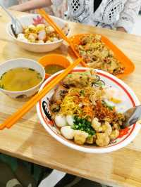 ก๋วยเตี๋ยวต้มยำกากหมู สาขาโชคชัย4
