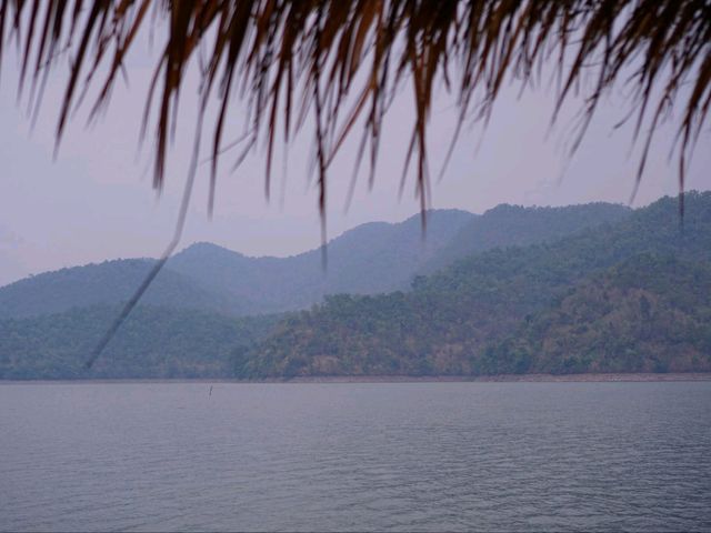 ที่พักสุดชิลในเมืองกาญจน์ Sweet Home Floating