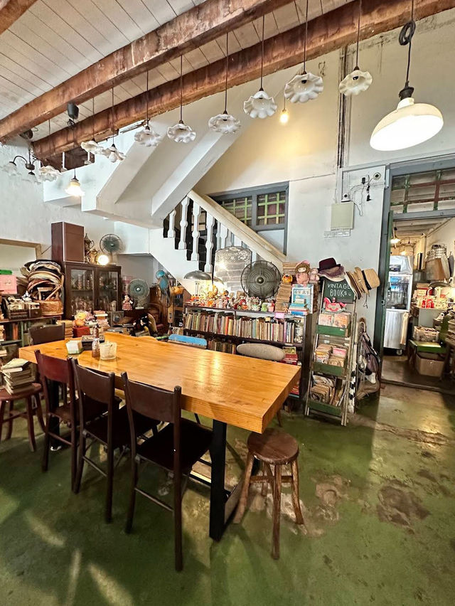 Vintage Green Cafe @ The Daughter